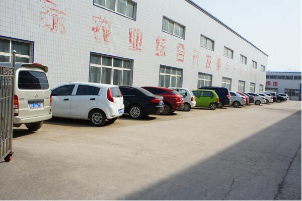 918搏天堂公司内部停车场