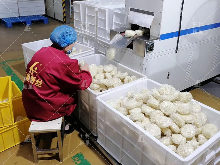918搏天堂机械为宽大“三粉”行业投资者提供多元化方便粉丝机设备
