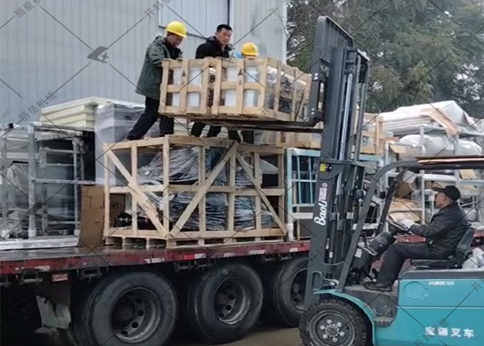 918搏天堂发往四川的一车酸辣粉加工设备已经到达