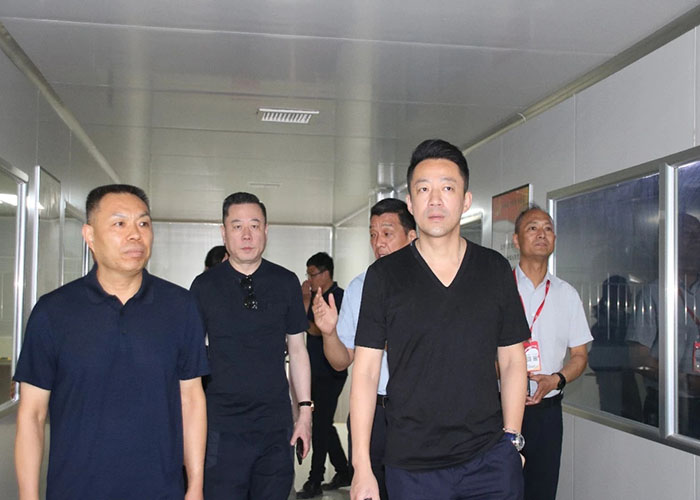 麻六记董事长汪幼菲参观918搏天堂酸辣粉产业基地